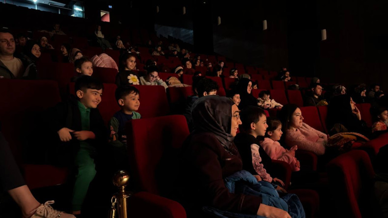 FKSM'de Çocuklarımıza Tiyatro Keyfi: “Neşeli Aile” Seyirciyle Buluştu