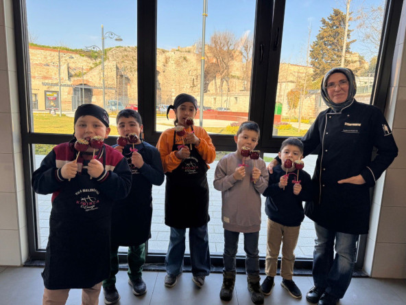 KARINCA El Emeği Eğitim Birimi'nden Silivrikapı'da Çocuklarımız İçin Tatlı Elmalarla Keyifli Bir Atölye
