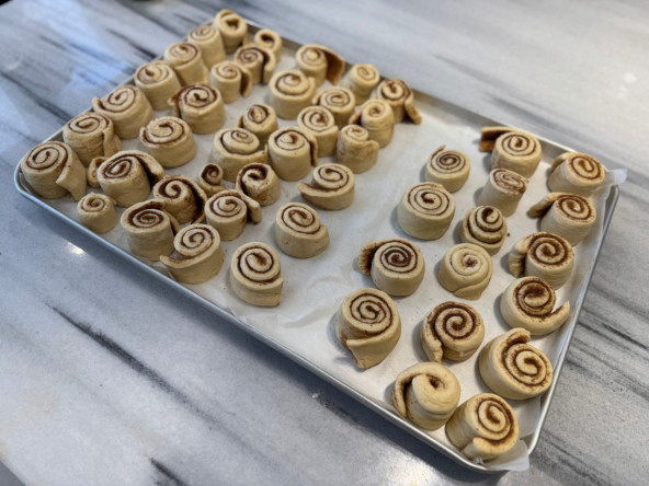 KARINCA El Emeği Eğitim Birimi'nden Ramazan'a Özel Lezzetli Tarifler: Silivrikapı'da Tarçınlı Rulo Eğitimi