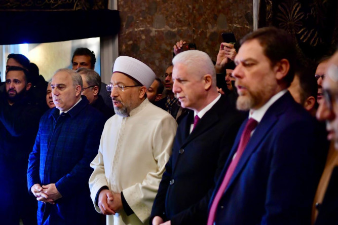 Mübarek Ramazan Ayı Münasebetiyle Geleneksel Hırka-i Şerif Açılışı, Vali Gül ve Başkan Turan'ın Katılımıyla Gerçekleşti