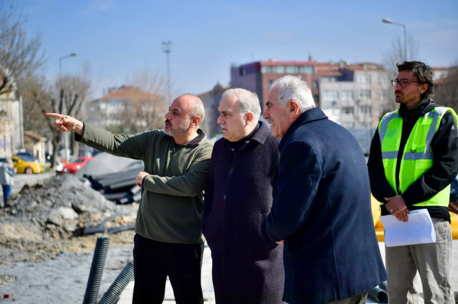 Başkan Turan, Topkapı Kaleiçi Meydanı'nda Devam Eden Çalışmaları Yerinde İnceledi