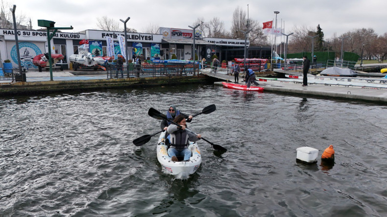 Fatih Belediyesi'nden 8 Mart Dünya Kadınlar Günü'ne Özel Kano Etkinliği: Vatandaşlarımız, Fatih Belediyesi Kano ve Kürek Sporları Merkezi'nde Buluştu