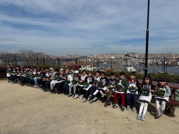 Ayvansaray Bahçe'den Bahara Merhaba: Miniklerimiz Çiçekleri Toprakla Buluşturdu