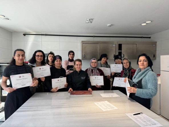 KARINCA El Emeği Eğitim Birimi'nden Ramazan Sofralarının Vazgeçilmez Tarifleri: Silivrikapı'da Trileçe Eğitimi