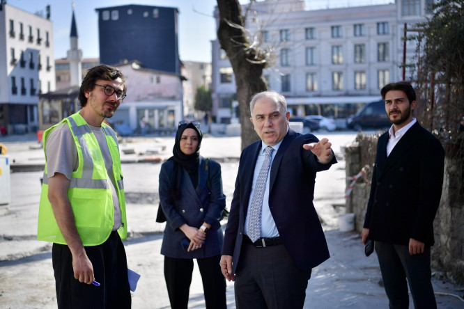 Başkan Turan, Fatih'in Yeni Yaşam Alanı Topkapı Kaleiçi Meydanı'nda Devam Eden Çalışmaları İnceledi
