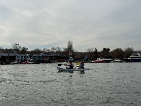 Ailelerimiz, Fatih Belediyesi Kano ve Kürek Sporları Merkezi'nde Düzenlenen “Ailemle Kano” Etkinliğinde Suyla Buluştu