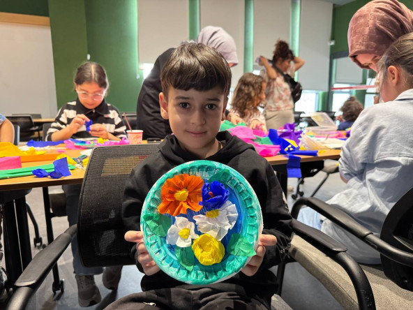 Çocuklarımız, Neslişah Sultan Fikir Atölyesi'nde Su Zambaklarını Renklerle Buluşturdu