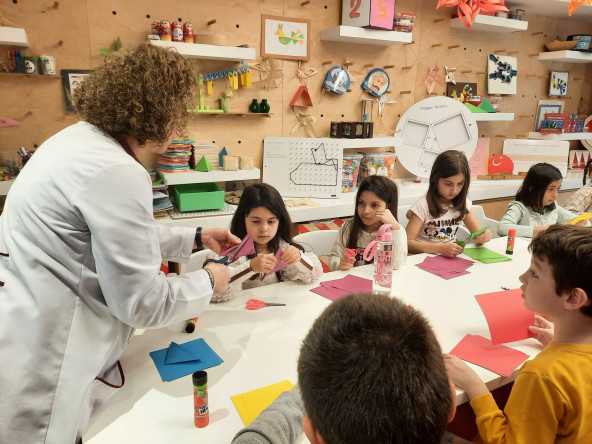 Doğanın Geometrisi: Bilim Fatih'ten Kar Tanesi Simetri Çalışması