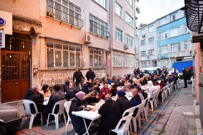 Başkan Turan, Ramazan Bereketini Şehremini Mahallesi'ndeki Hemşehrileriyle Paylaştı