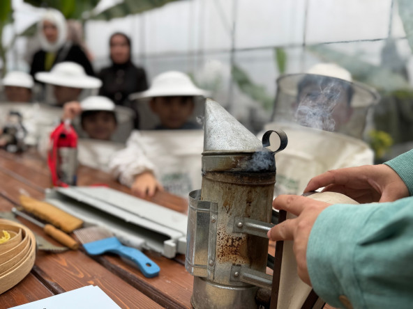 Ayvansaray Bahçe'de Anneler ve Çocuklarımızla Doğaya Yolculuk: “Arıcılık Atölyesi”