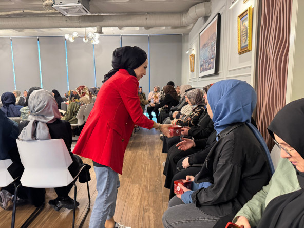 KARINCA El Emeği Eğitim Birimimizden GastroSanat'ta Ramazan'a Özel Komşularla Mukâbele Buluşmaları ve Halkla İlişkiler Ofisimizden Hediyeler