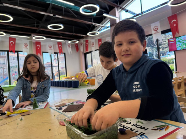 Küçük Ellerden Doğaya Bir Adım: Sümbül Efendi Çocuk Kütüphanemizde Minyatür Orman Tasarımı