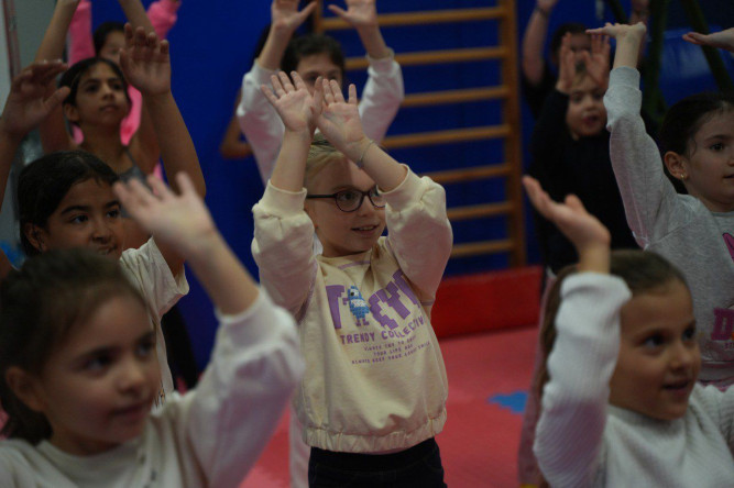 Çocuklarımız, Draman Yüzme Havuzu'nda Düzenlenen Zumba Etkinliğiyle Keyifli Anlar Yaşıyor