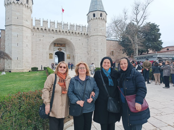 Kadın ve Aile Birimimizden Tarihin İzinde Bir Gün: Yadigâr Kahvesi'ndeki Kıymetli Büyüklerimizle Topkapı Sarayı Gezisi