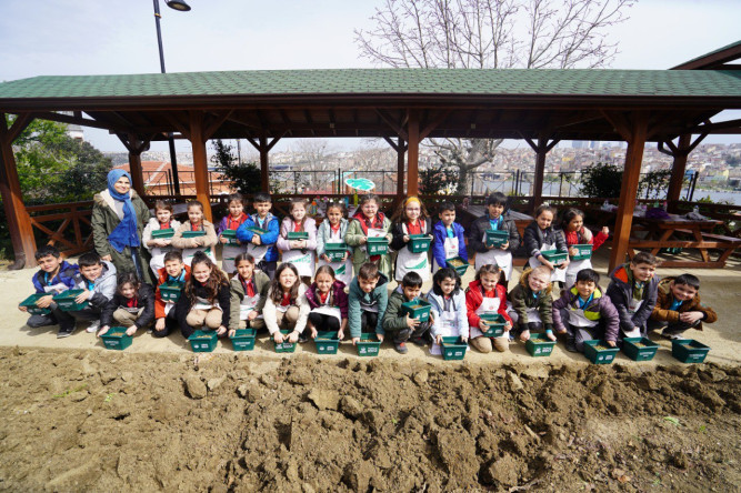 Miniklerimiz Ayvansaray Bahçe'de Sukulentlerle Doğanın Renklerini Keşfetti