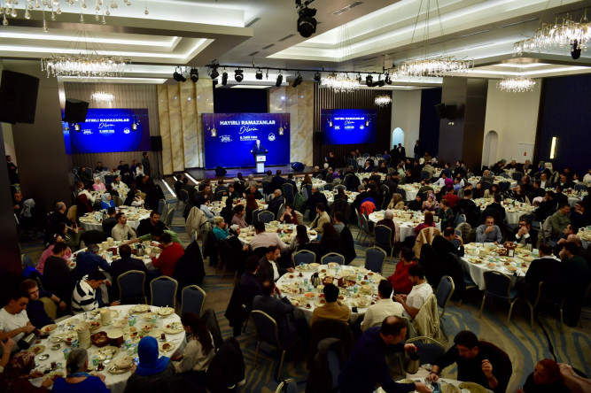 Başkan Turan, Neslişah Sultan Kültür Merkezi'nde Düzenlenen İftar Programında Mesai Arkadaşlarıyla Buluştu