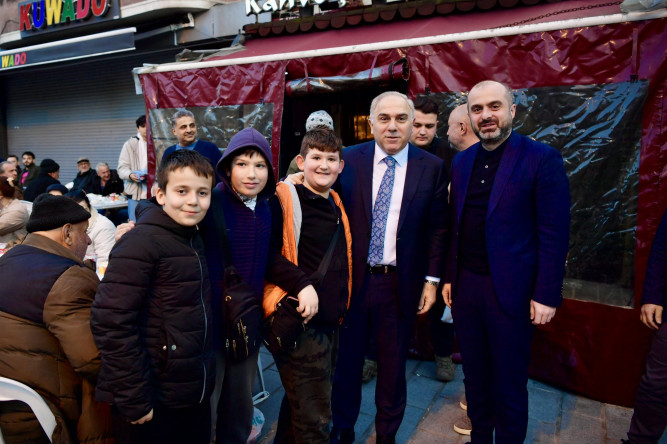 Tomarzalılar Kültür ve Yardımlaşma Vakfı'nın İftar Programı, Başkan Turan'ın Katılımıyla Hekimoğlu Ali Paşa Meydanı'nda Gerçekleştirildi