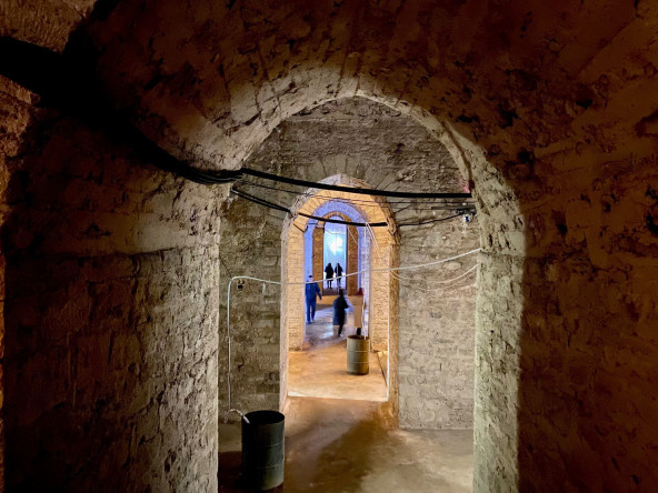 3. Uluslararası Yeditepe Bienali'ne Doğru: Nuruosmaniye Camii Mahzeni Sanat Yolculuğuna Kapılarını Açıyor