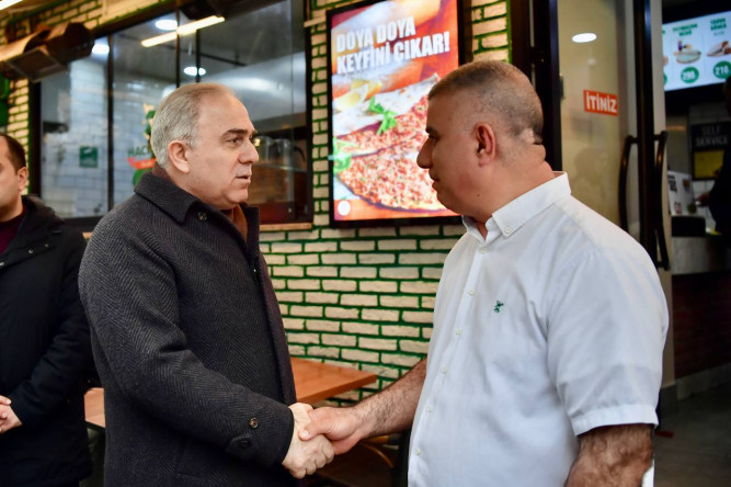 Başkan Turan, Çarşamba Pazarı ve Malta Çarşısı'nda Hemşehrileriyle Buluştu