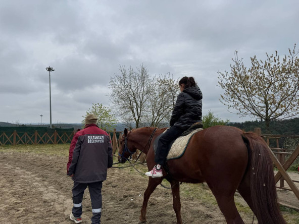Fatih Belediyesi'nden Çocuklarımızın Gelişimine Katkı Sağlayan Binicilik Etkinliği
