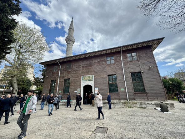 Başkan Turan, Cuma Bereketini Has Odabaşı Behruz Ağa Camii'nde Hemşehrileriyle Paylaştı