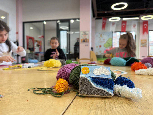 Renklerle Örülen Hayaller: Sümbül Efendi Çocuk Kütüphanemizden “İp Sanatı” Etkinliği