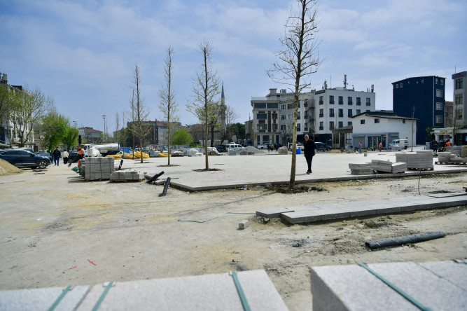 Başkan Turan, Topkapı Kaleiçi Meydanı'nda Devam Eden Çalışmaları İnceledi