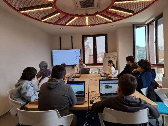 Geleceğin Tasarımcıları Bilim Fatih'te Yetişiyor: Öğrencilerimiz Tinkercad ile 3D Tasarım Dünyasına Adım Attı