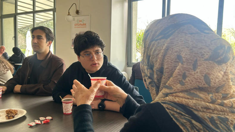 İstanbul Üniversitesi Tıp Fakültesi Öğrencilerimiz, Yadigâr Kahvesi'nde Kıymetli Büyüklerimizle Buluştu