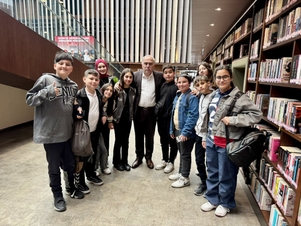 Arnavutköy Yeniköy Ortaokulu Öğrencilerimiz, Fatih Merkez Kütüphanesi'ni Ziyaret Ederek Başkan Turan ile Bir Araya Geldi