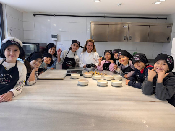 Minik Eller Kurabiye Atölyesi'nde: Genç KARINCA Projesiyle Çapa İlkokulu Öğrencilerimiz Silivrikapı'da Buluştu