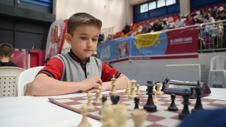 Suriçi Kupası'nda Miniklerimizin Satranç Finalinde Büyük Heyecan!