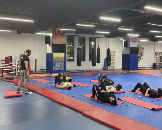 Fatih Belediyesi'nden Vatandaşlarımıza Neslişah Sultan Spor Merkezi'nde Crunch Etkinliği