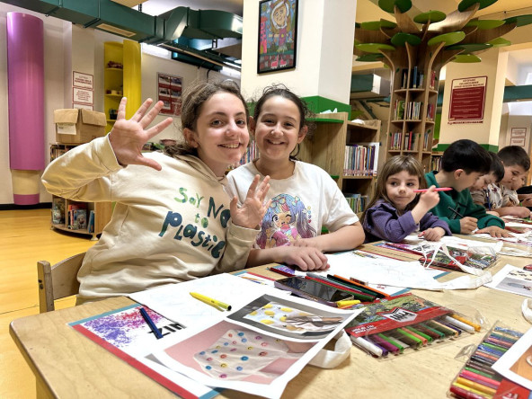 Miniklerimiz Hayallerini Çantalara Taşıdı: Kariye Çocuk Kütüphanesi'nde Bez Çanta Boyama Etkinliği