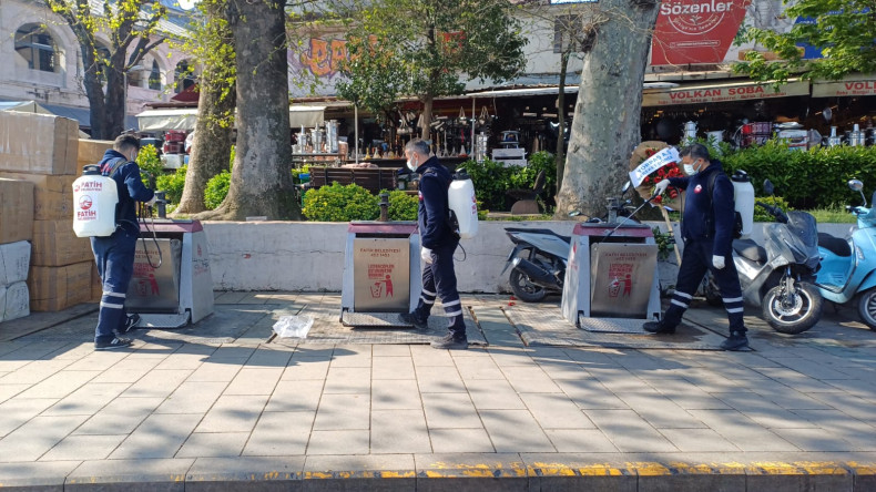 Fatih Belediyesi'nden Mısır Çarşısı ve Çevresinde Kapsamlı İlaçlama ile Temizlik Çalışması