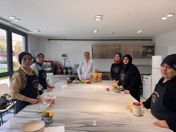 KARINCA El Emeği Eğitim Birimi'nden Granola Eğitimi: Silivrikapı'da Sağlıklı ve Lezzetli Bir Buluşma