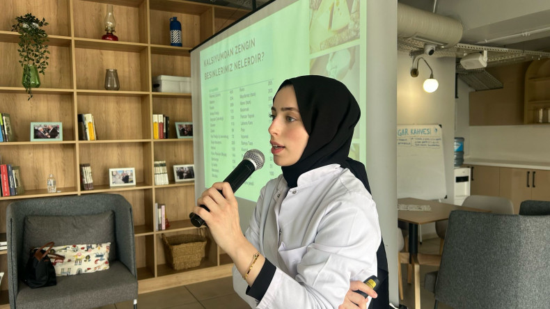 Kadın ve Aile Birimimizden Yadigâr Kahvesi'nde Kıymetli Büyüklerimize Yönelik Sağlıklı Yaş Alma Semineri