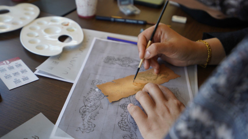 Bâlâ Külliyesi Muvakkithânesi'nde Miras Fatih ile Tezhip Sanatı: Sazyolu Motifli Ayraç Tasarımı