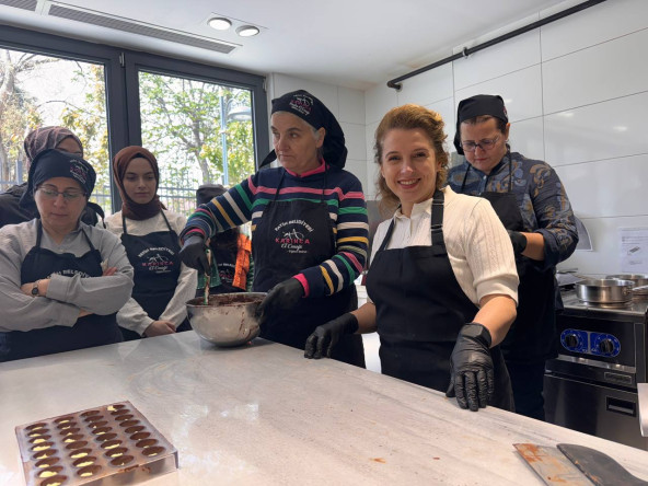 KARINCA El Emeği Eğitim Birimi'nden Silivrikapı'da Butik Çikolata Eğitimi