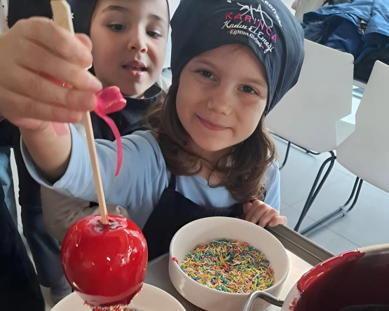 KARINCA El Emeği Eğitim Birimi'nden Silivrikapı'da Çocuklarımız İçin Tatlı Elmalarla Keyifli Bir Atölye