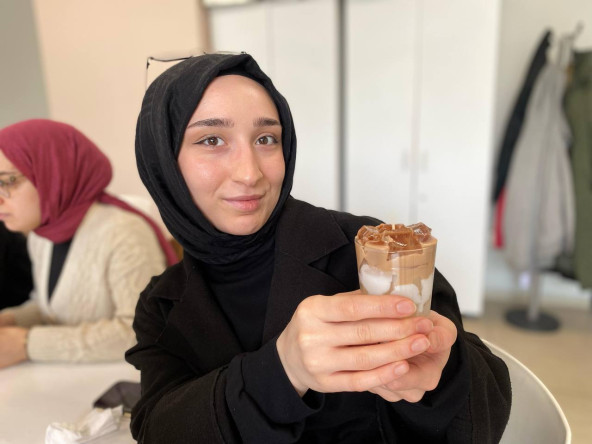 KARINCA El Emeği Eğitim Birimi'nden Fındıkzade'de Sıcacık Bir Buluşma: Kahve Temalı Mum Etkinliği