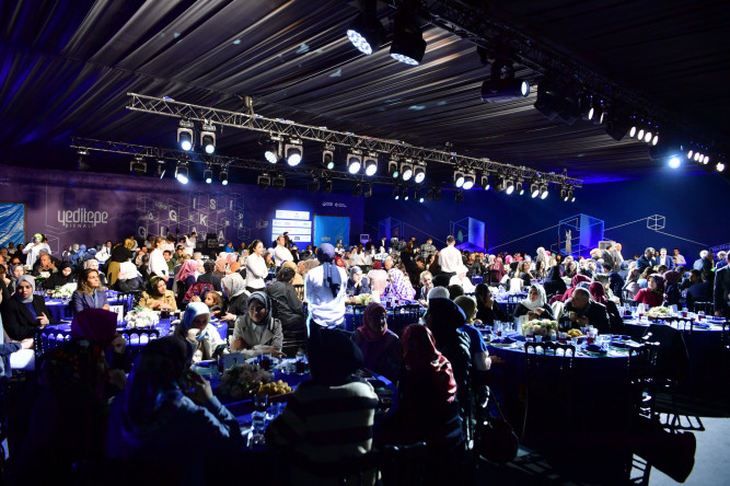 3. Uluslararası Yeditepe Bienali Gala Yemeği, Başkan Turan'ın Teşrifiyle ve Sanatçıların Katılımıyla Yedikule Hisarı'nda Gerçekleştirildi