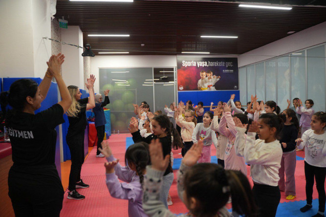 Çocuklarımız, Draman Yüzme Havuzu'nda Düzenlenen Zumba Etkinliğiyle Keyifli Anlar Yaşıyor