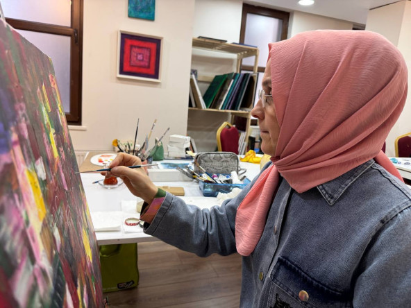 KARINCA El Emeği Eğitim Birimi ile Ayvansaray'da Resim Eğitimi: Cemal Toy Rehberliğinde Gençler Sanatla Bir Arada