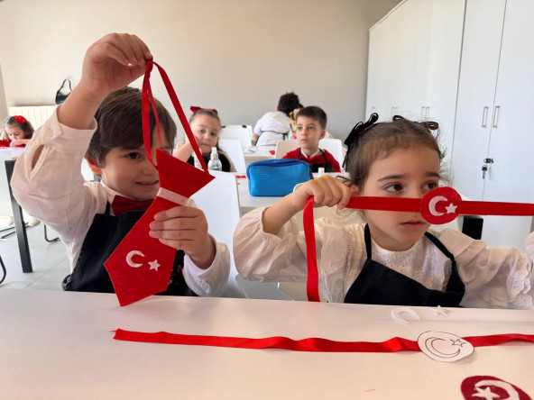 KARINCA El Emeği Eğitim Birimi'nden 23 Nisan'a Özel Etkinlik: Miniklerimiz Bayram Neşesini Silivrikapı'da El Ele Yaşadı