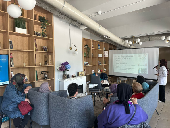 Kadın ve Aile Birimimiz ile Yadigâr Kahvesi'nde Kıymetli Büyüklerimize Kemik Sağlığı Semineri