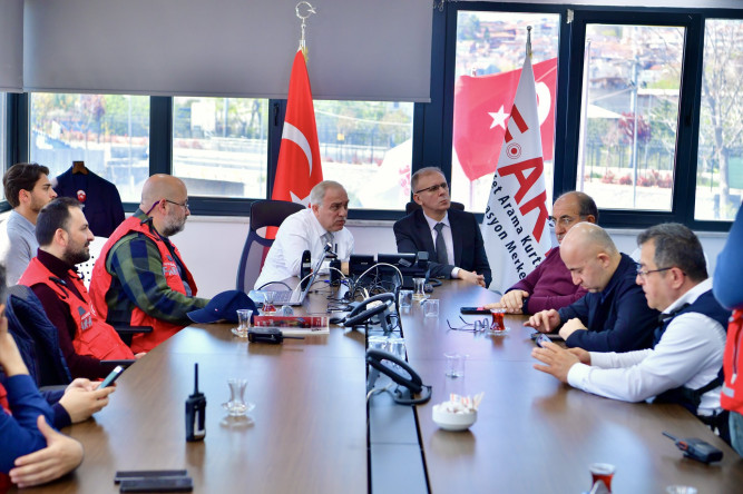Başkan Turan, Deprem Sonrası Fatih Afet Arama Kurtarma Koordinasyon Merkezimizdeki Son Gelişmeleri Değerlendirdi