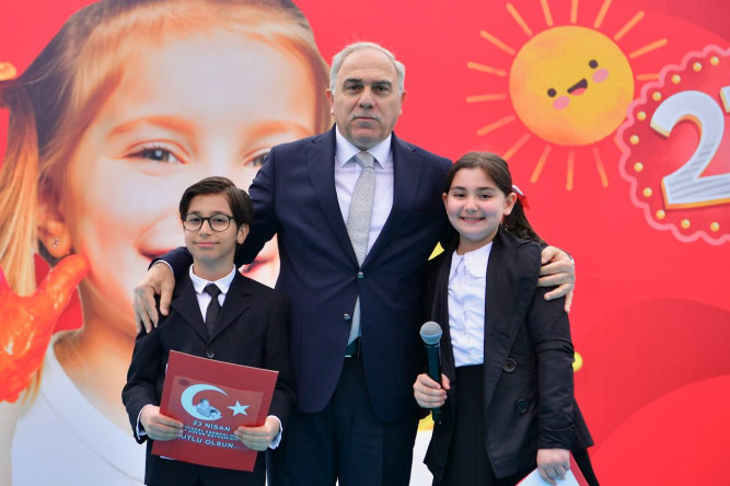 Karasurları Millet Bahçemizde Düzenlenen 23 Nisan Çocuk Şenliği, Başkan Turan'ın Katılımıyla Renkli Anlara Ev Sahipliği Yaptı