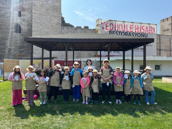 Minik Kaşifler Yedikule Hisarı'ndaki Arkeoloji Atölyesi'nde Buluşuyor