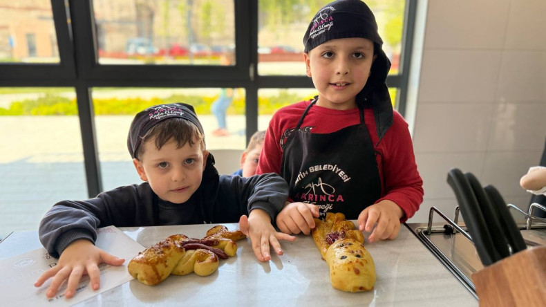 Silivrikapı'da KARINCA El Emeği Eğitim Birimimiz ile Anneler ve Çocuklarımız İçin “Ahtapot Poğaça” Keyfi